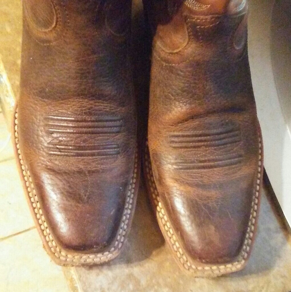 ⬇Ariat Boots👢